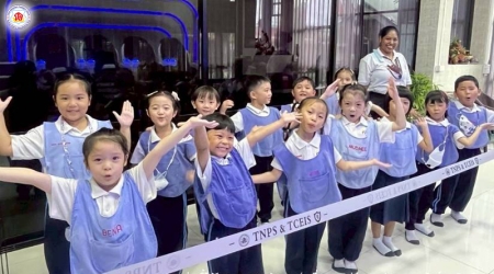 Play Virtual Reality (VR) Activity